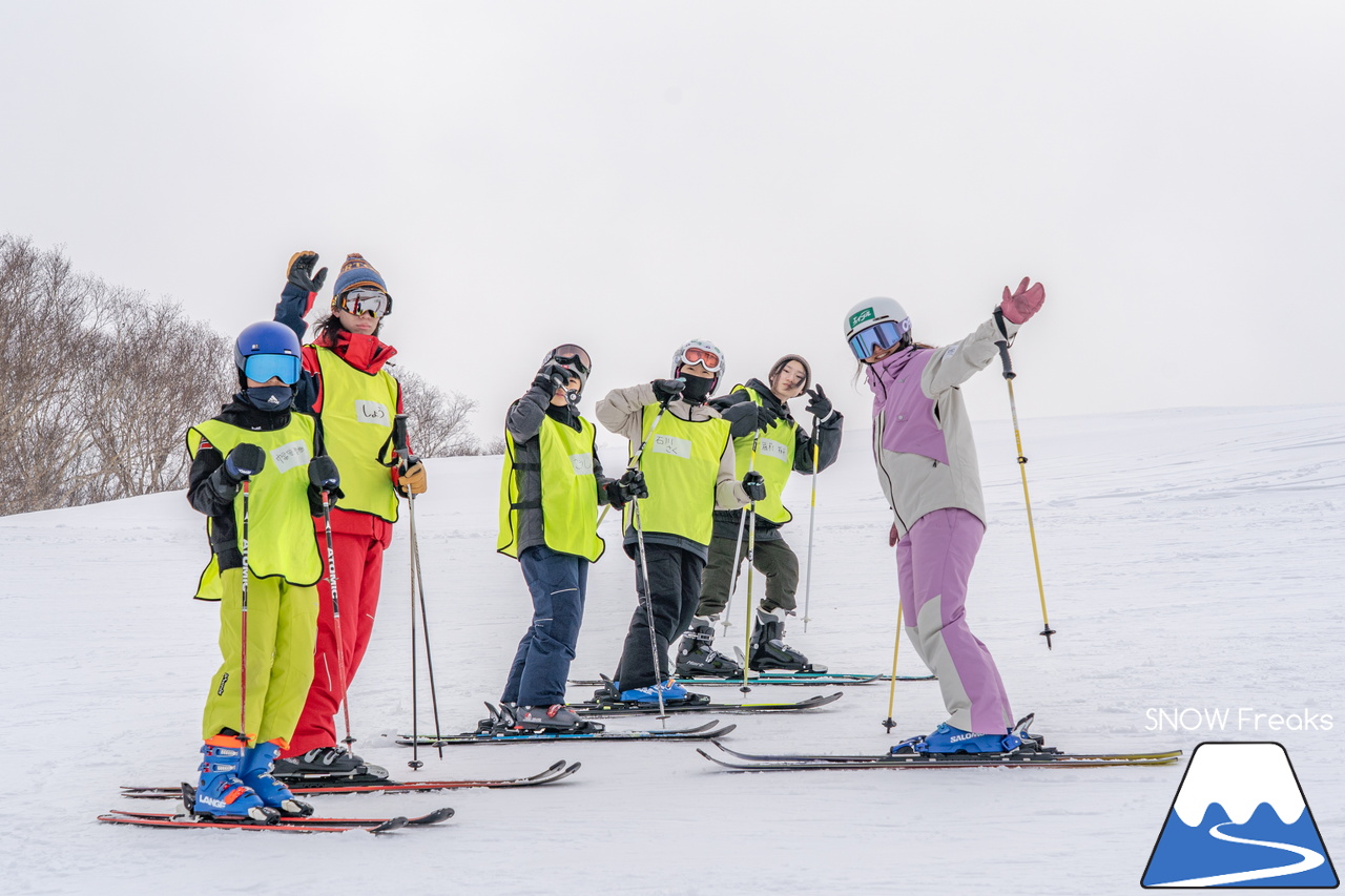 井山敬介さんと秋元日菜子さんのコンビは今年も健在！さらに、サプライズゲストも登場？！憧れのスキーヤーと一緒に雪と戯れ、『いちえ』の美味しいランチをいただく…。夢のようなイベント。めもるホールディングス presents プロスキーヤー・井山敬介さんと行く｜ダイナスティスキーリゾート